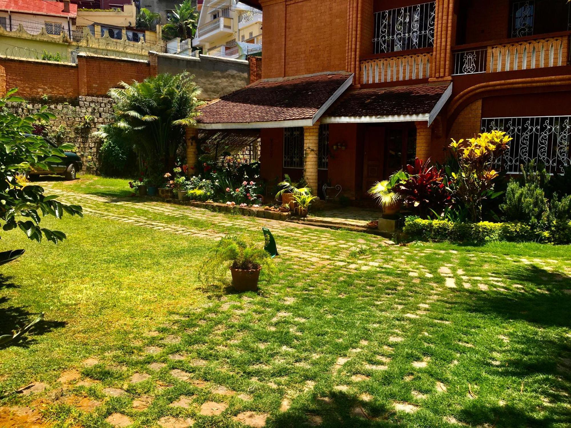 Le Fumoir Guest House Familiale Antananarivo Exterior photo